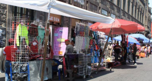 Ambulantes vuelven a instalarse en Centro Histórico tras reapertura de calles